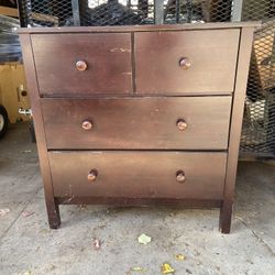 Dresser 
