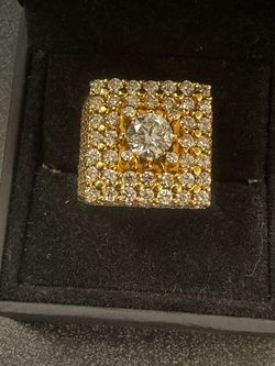 Gold diamond ring