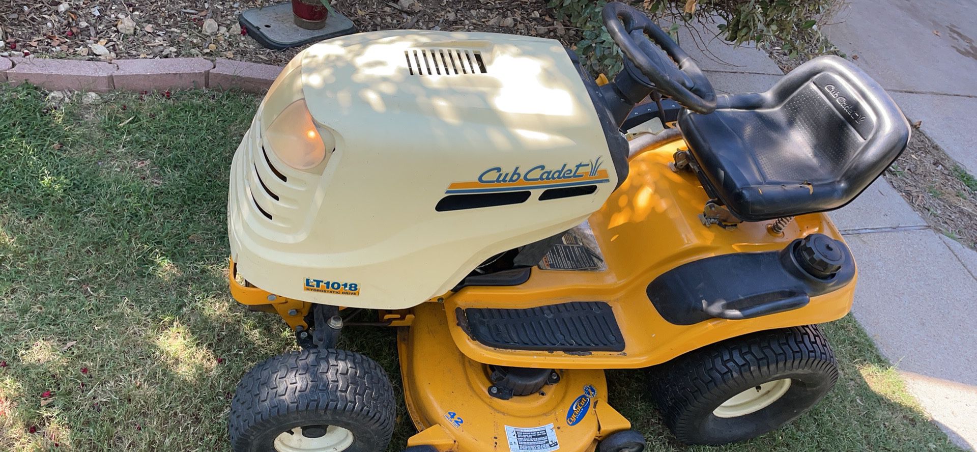 Riding Mower $650 OBO Runs/cuts Great Local Delivery Available!