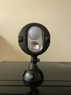 Battery operated motion sensor light