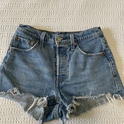 Juniors Low Rise Levi Jeans & Shorts In Size 25 & 26