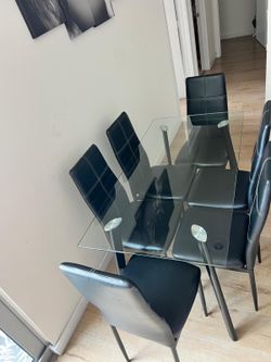 Juego de sala y juego de comedor.  Usados en buenas condiciones