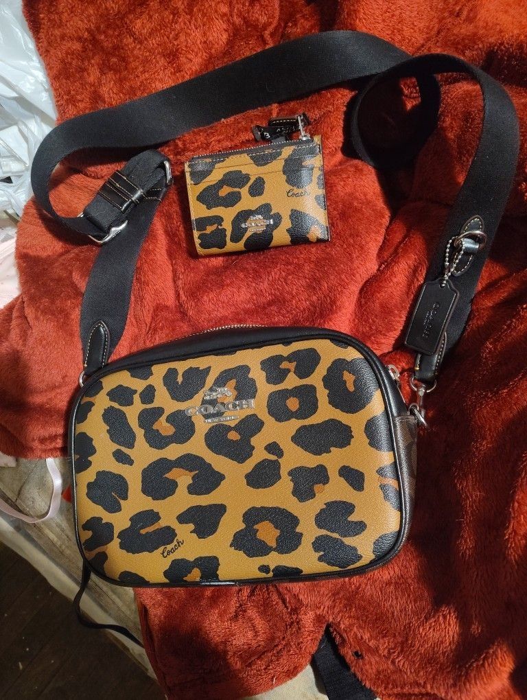 CrossBody Coach Purse Lil Card/Id Wallet Included