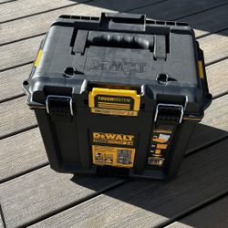 NEW DEWALT 15.25 in. ToughSystem 2.0 Compact Deep Tool Box