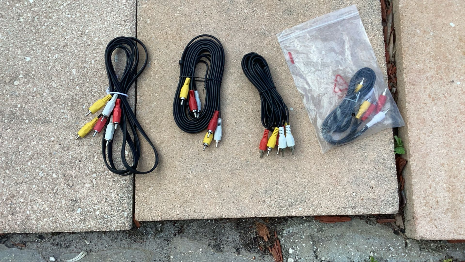 RCA Audio/video Composite Cables 4 Sets New (red, White An Yellow)