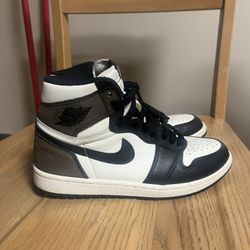 Air Jordan 1 Retro High OG ( Size 8 )