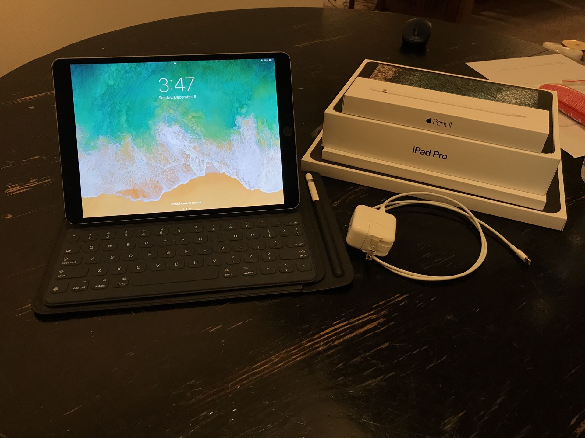 2018 iPad Pro 11in + Keyboard / Pencil / Leather Case