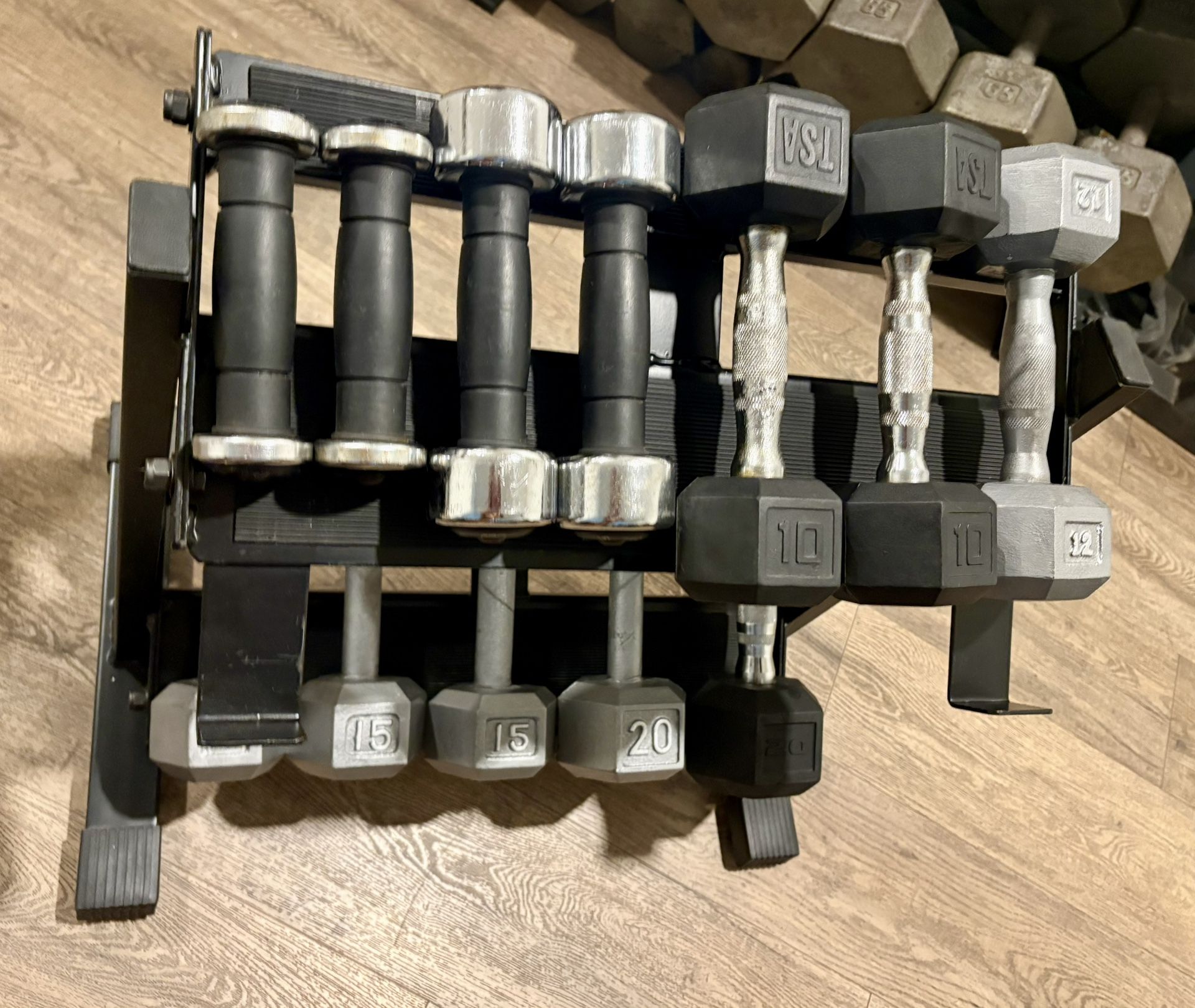 In NEW Condition Set Of Cast Iron Hex Dumbbells 3s, 5s, 10s, 12s, 15s & 20 pounds (NO RACK INCLUDED)