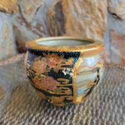 Hand Painted Satsump Gold Trimmed Pot