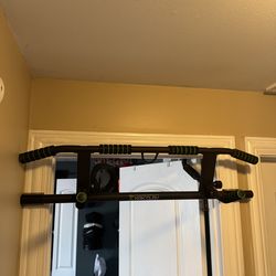 Pull up bar doorway