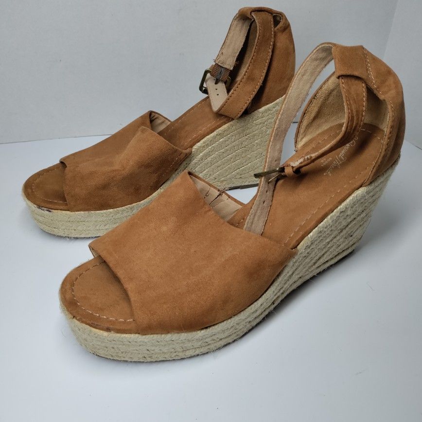 Universal Thread cognac brown faux suede espadrille wedge sandal Size 8.5 SOFT