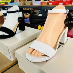 Beautiful Woman Shoes $20 Soda Brand 