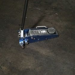 US General 1.5 Ton Aluminum  Hydraulic Low Profile Floor Jack 