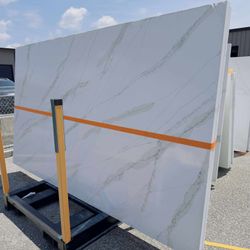 QUARTZ STONE SLABS SUPER JUMBO IN CALACATTA LEON GOLD 📏Each slabs cover  75.7 sq.ft, Thickness 3 cm 🔥Price $915 per Slab🔥 