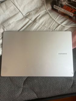 Samsung Galaxy Book4 Edge 15.6” | Snapdragon X | 16GB RAM | 512GB SSD | Like New