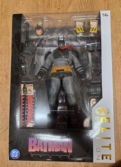 Absolute batman mcfarlane elite edition