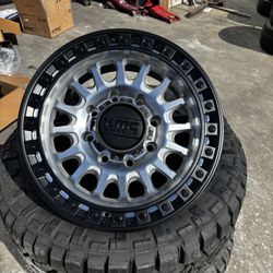 SET OF FOUR 18” CHEVY GMC FORD RAM 2500 WHEELS AND TIRES