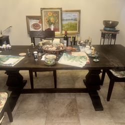 Expendable Dining Table With 4 Chairs In Good Condition , There Are Signs Of Wear And Tears