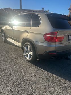 BMW X5 SUV – Gold/Tan Exterior