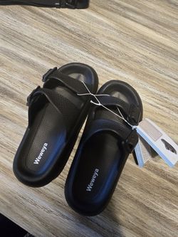 NEW- Weweya Slippers 42/43