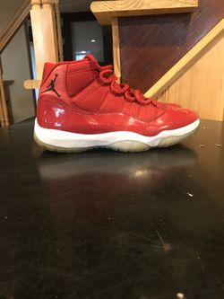 Red 11s size 10