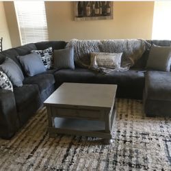 Immaculate Gray Sectional W Ottoman 