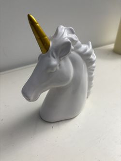 Unicorn Statue 