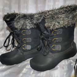 WOMENS KHOMBU SIZE 9