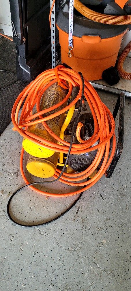 Campbell Hausfeld Air Compressor w/hose