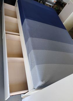 Beautiful White Twin Bed Set w/ Storage + Mattress – 
Beautiful white twin bed set with headboard and built-in shelf for extra storage.
Includes 2 ind