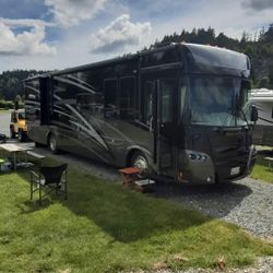 2006 Gulf Stream Tourmaster with Tow Jeep