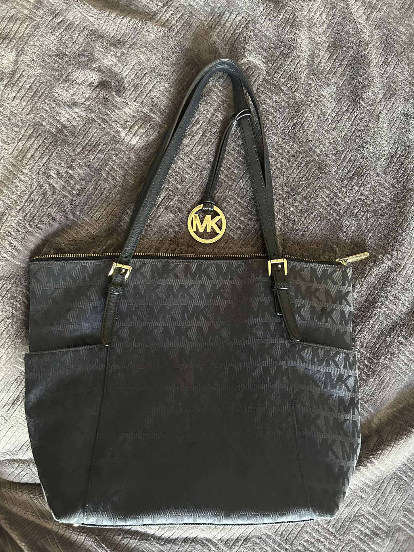 Michael Kors Purse!!