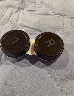 Eye contact holder