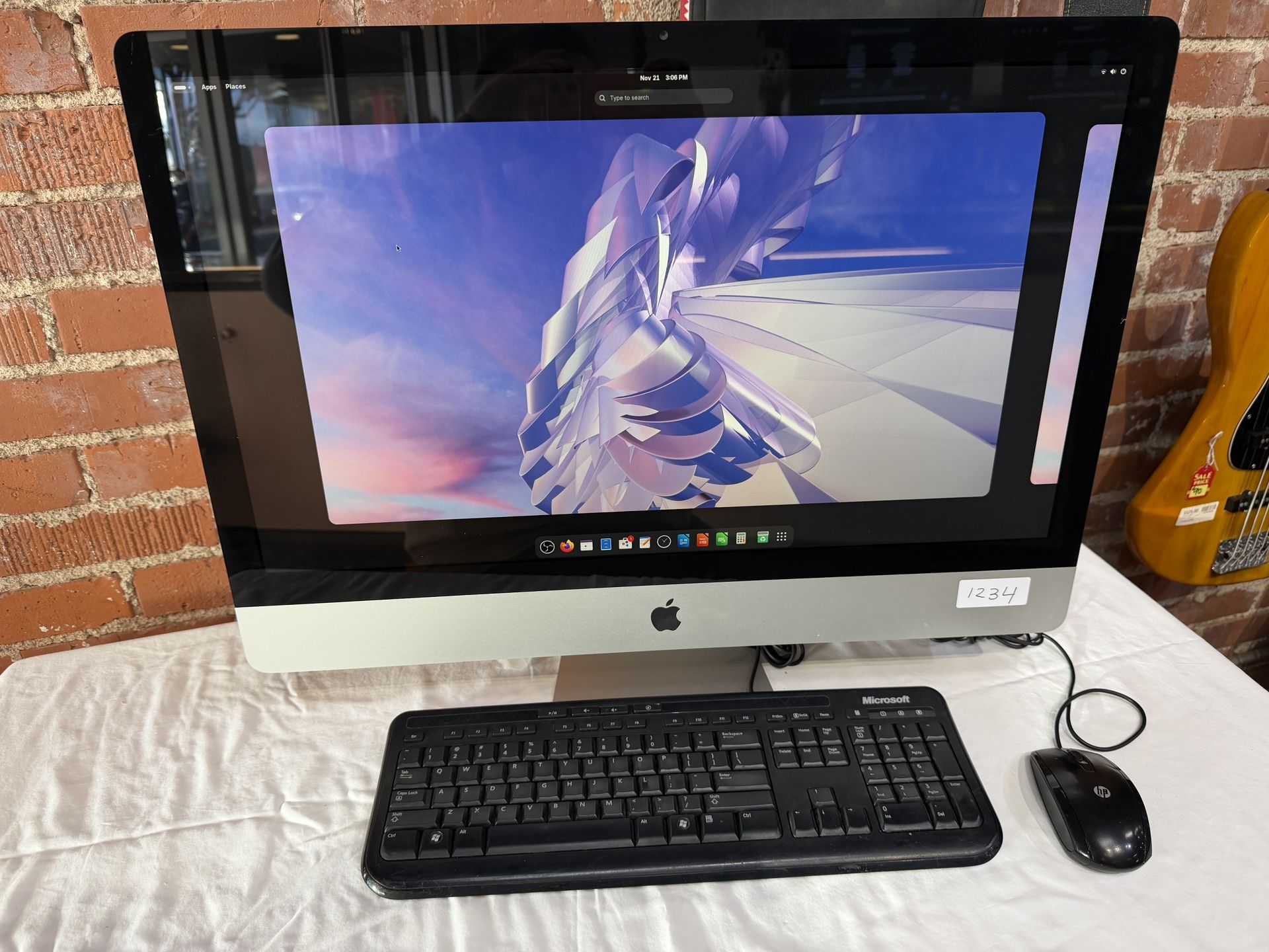 APPLE IMAC 2011 27” DISPLAY Intel I5 8GB RAM 1TB HDD, RUNNING FEDORA LINUX 2025  