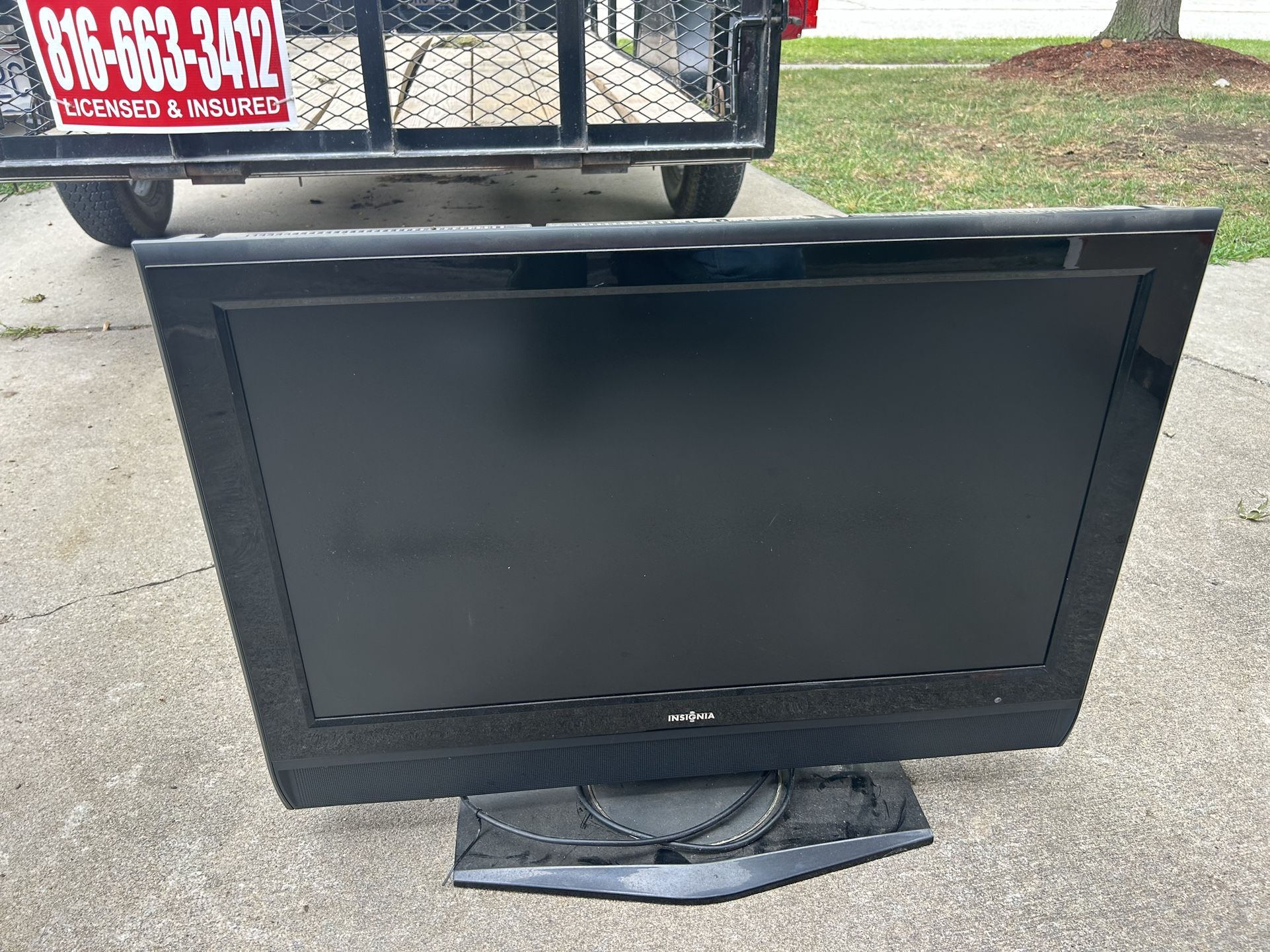 TV 32 INCH Insignia FlatScreen
