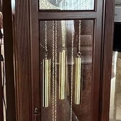 Antique Clock -Howard Miller. Like new 