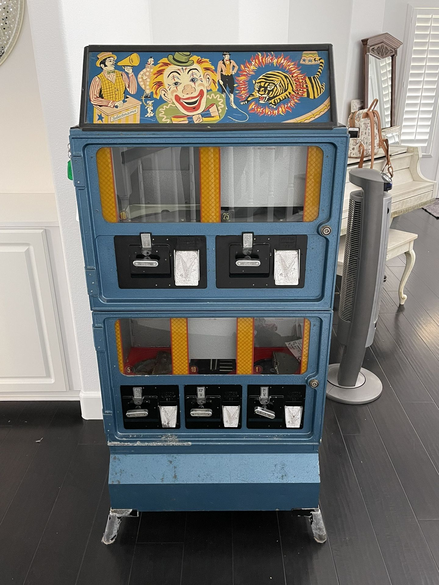 Vintage 1968 Victor Selectorama Vending Machine