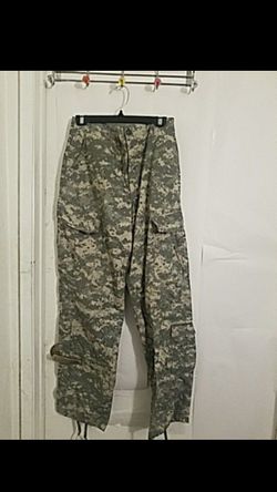 Military pants inseam 29 and a half to 32 and a half waist 31 to 35 in