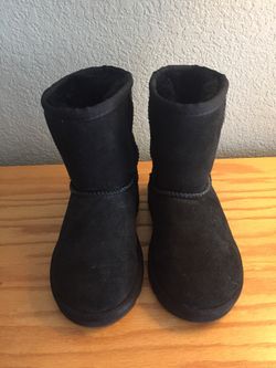 CHILD’S UGG’S ~ NEW!!!