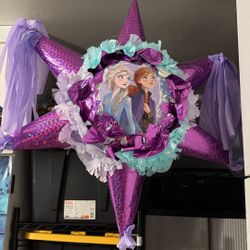 Elsa & Anna Piñata 