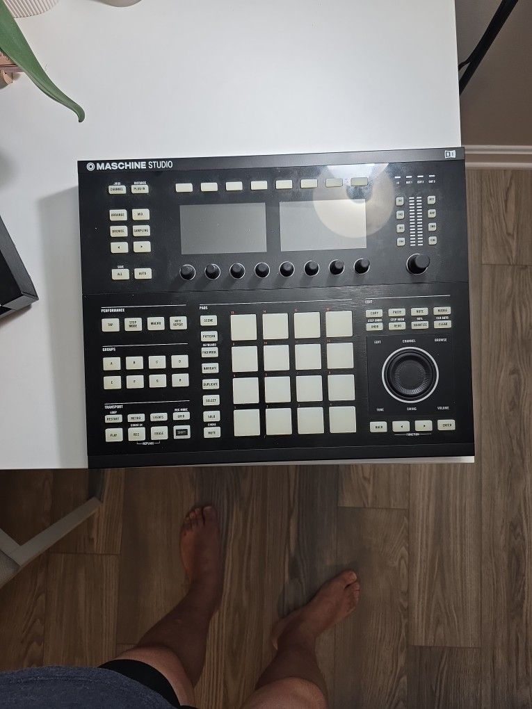 Maschine Studio Black Previous Generation