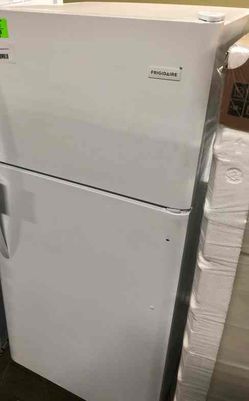 Frigidaire Top Freezer Refrigerator 💲💲💲 E W