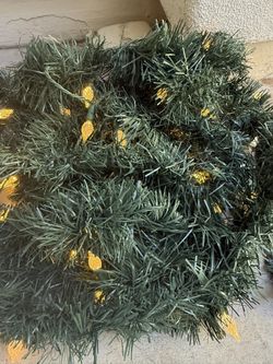 Lit Christmas Garland-indoor Or Outdoor