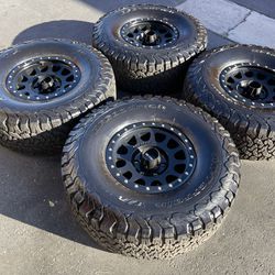 16” METHOD MATTE BLACK With 35” BFG K02 Tires TACOMA 4Runner