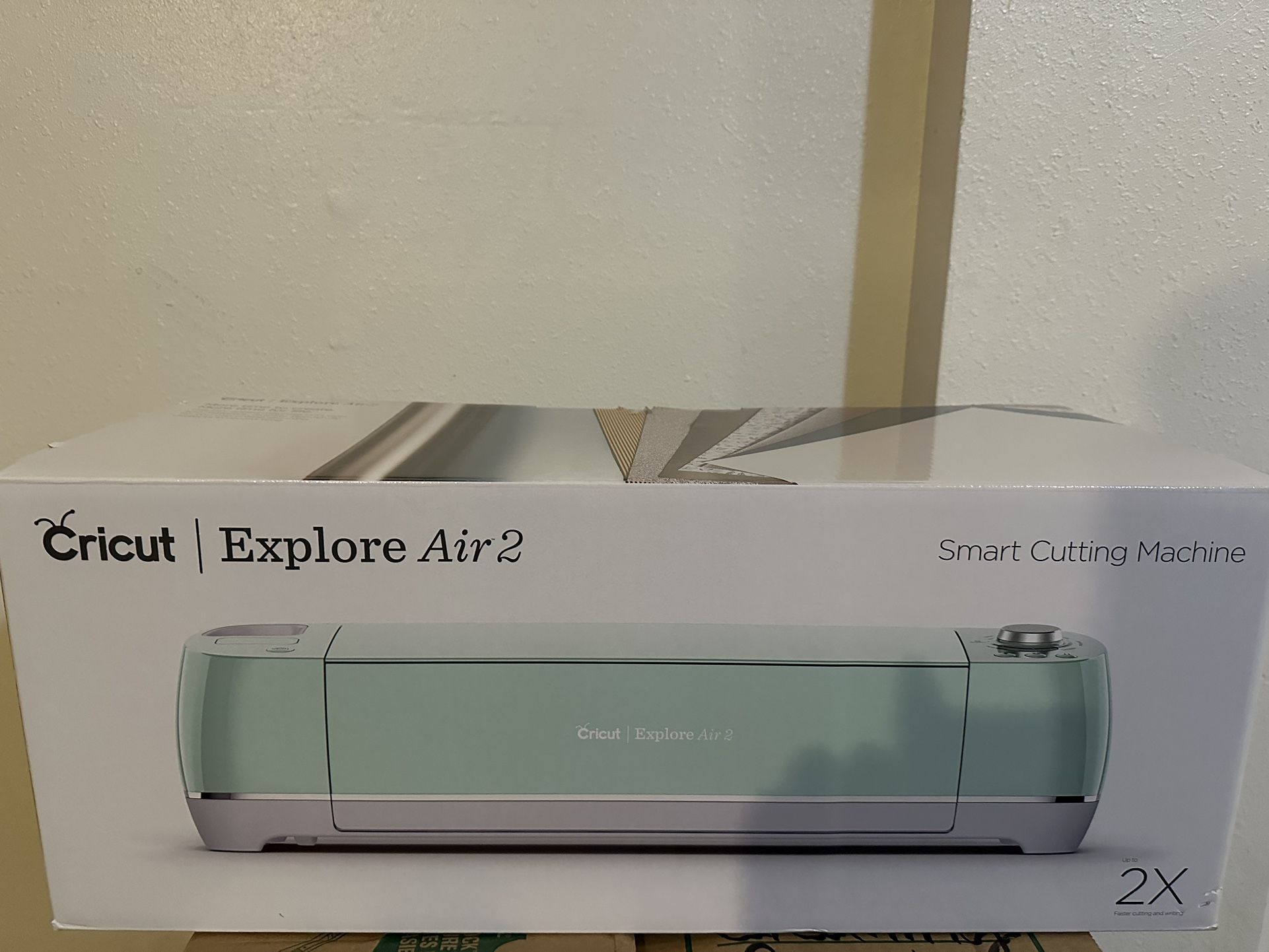 Cricut Mint Explore 2 and 5n1 Blusmart Laminator