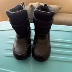 $15 Kids Snow Boots Size 1