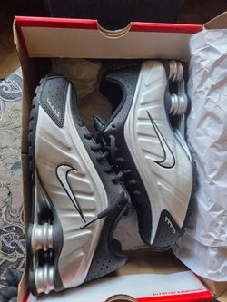 Nike shox r4 size 8