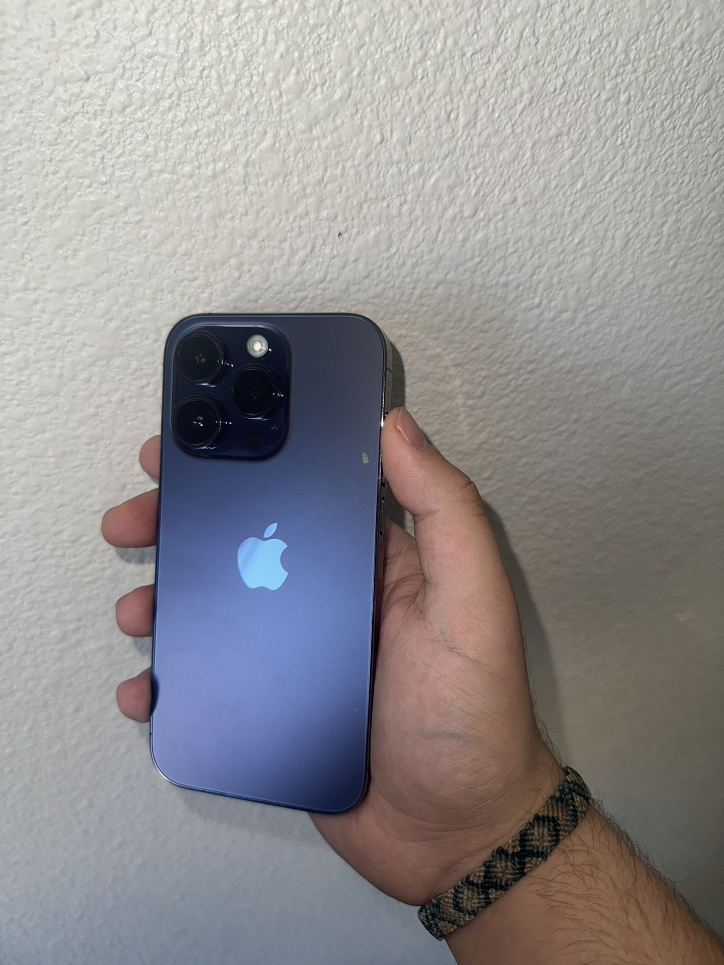 Iphone 14 Pro | Pristine condition!! /W Heavy Duty Case