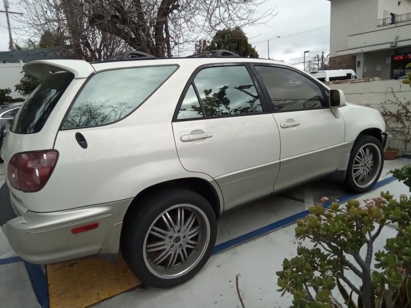 2000 Lexus Rx 300 for Sale in Pomona, CA - OfferUp