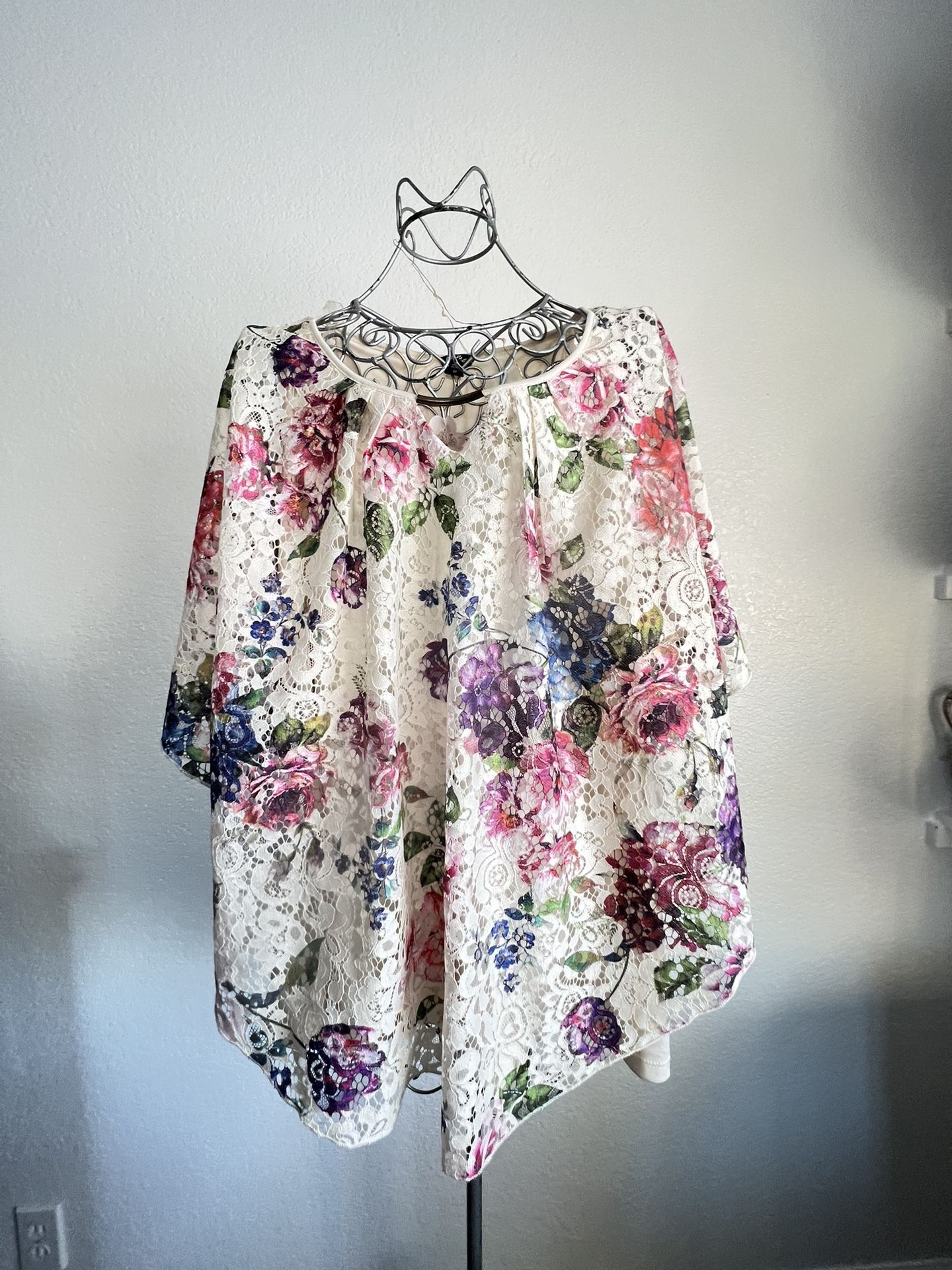 Simply Emma Floral White Pink Red Lace Cape Sleeve Overlay Cami Lined Top 3X